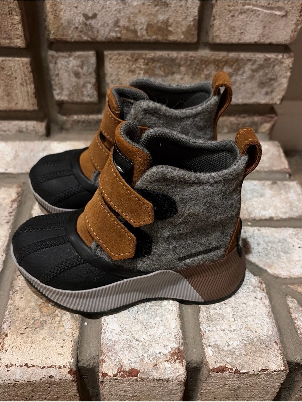 Sorel Infant Out N About Classic Boot - Size 8 Youth- Camel Brown / Black
